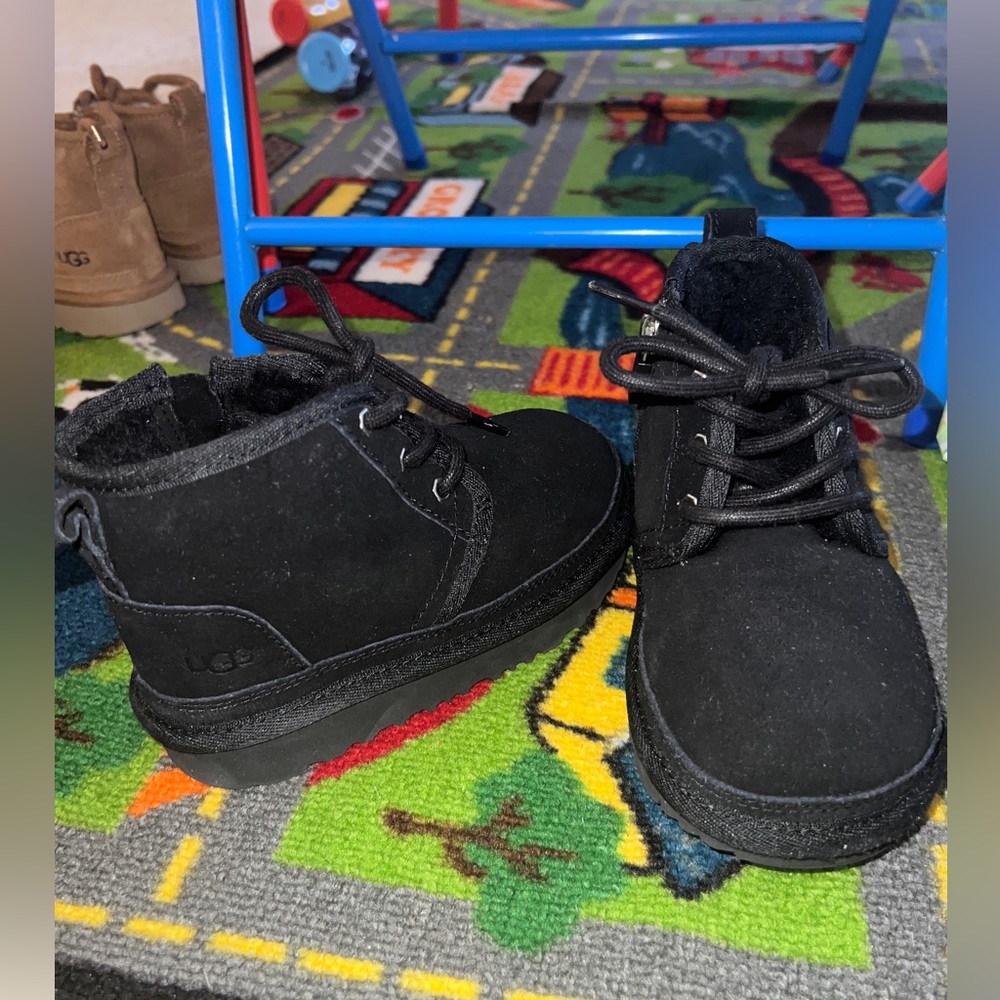 Toddler Ugg Neumel Boot in Black Size 9